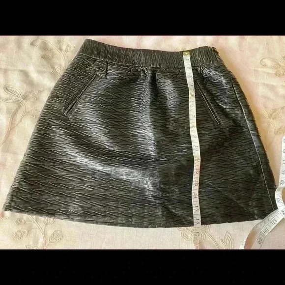 BANANA REPUBLIC Black Vegan Quilted Faux Leather Mini Bubble Skirt size 0 - Picture 8 of 10